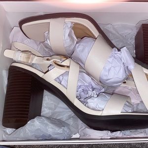 Dress sandals gold accents